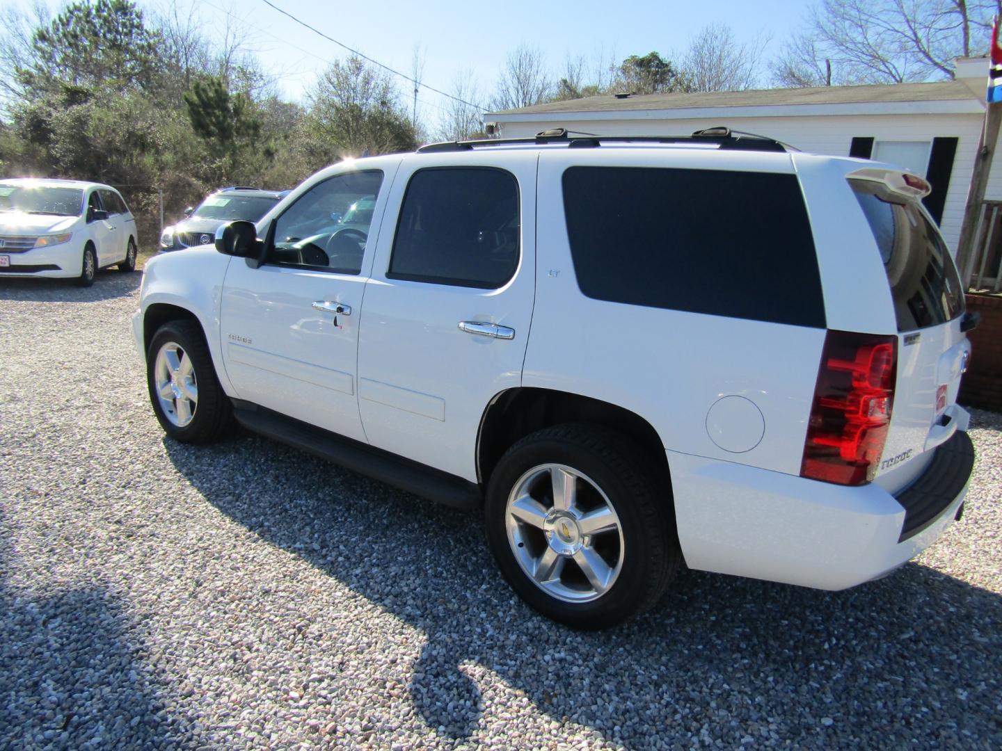 2011 White /Tan Chevrolet Tahoe LT 2WD (1GNSCBE05BR) with an 5.3L V8 OHV 16V FFV engine, Automatic transmission, located at 15016 S Hwy 231, Midland City, AL, 36350, (334) 983-3001, 31.306210, -85.495277 - Photo#5